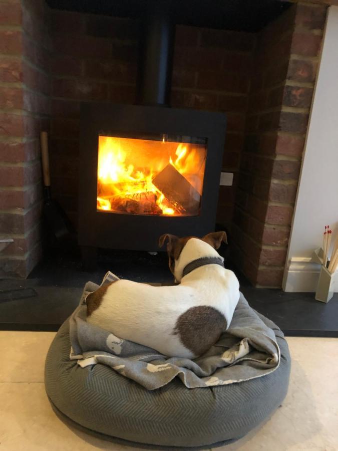 Ryefield Cottage - Luxurious Self-Catered Holiday Cottage With A Log Burner チチェスター エクステリア 写真